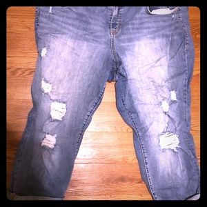 Cropped boyfriend jeans